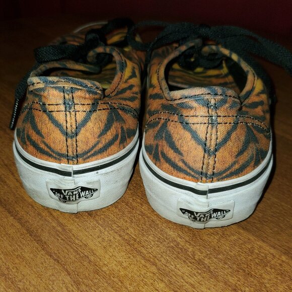 Vans Classic Tiger Print Canvas Sneakers Unisex - Picture 4 of 6